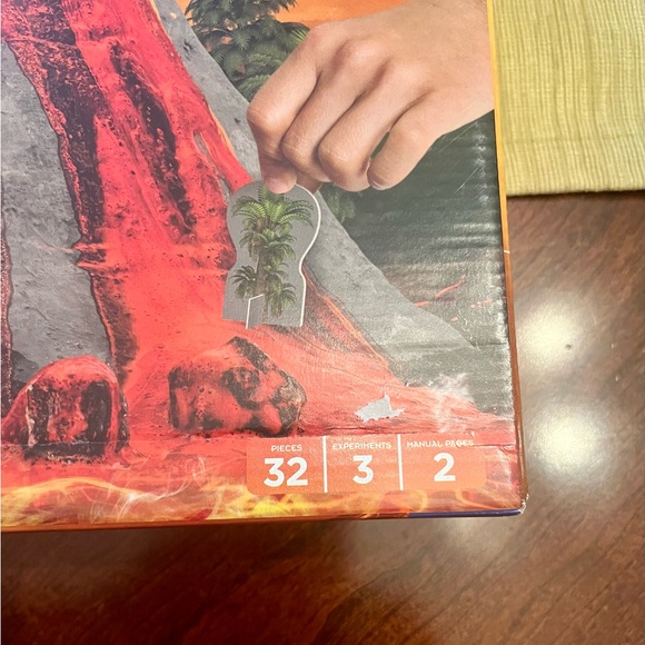 Massive Erupting Volcano & Children's Stem Experiment Kit ~ NEW ~ Thames & Kosmo - Picture 6 of 7